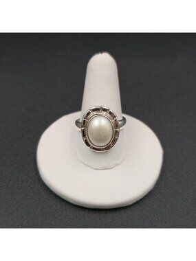 Size 8 Sterling Silver Oval Mabe Pearl Textured Sunburst Border Band Ring A7657